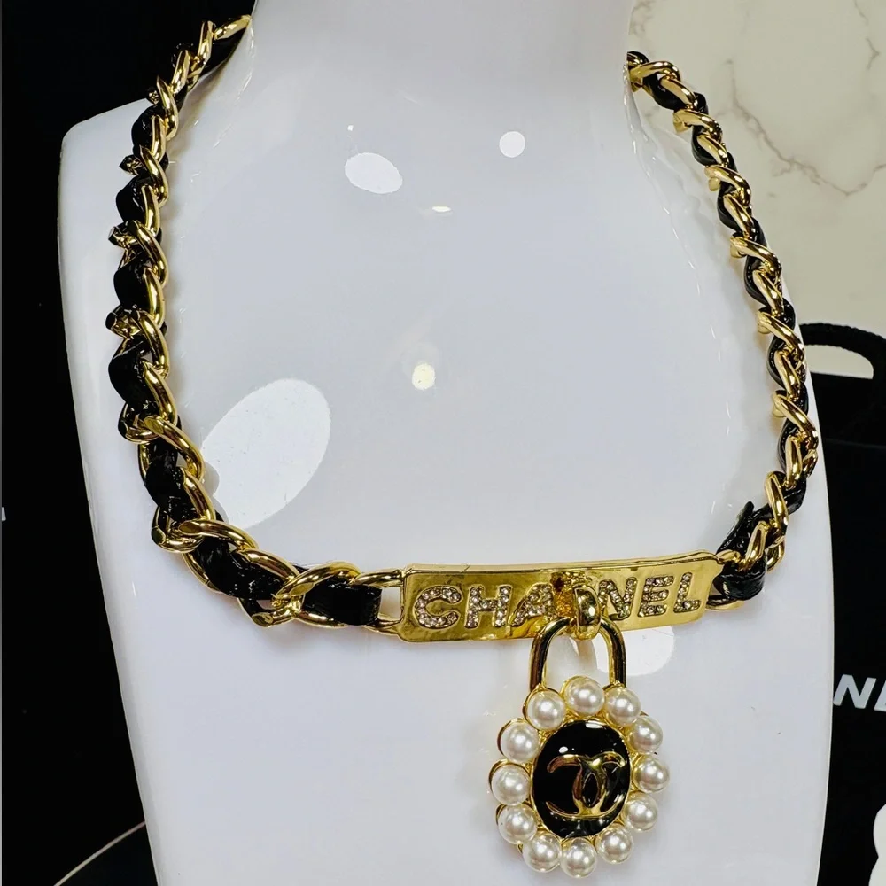 A-1DC-33: NECKLACE: Blk Pleather & Golden Braided Rope w/Faux Pearl Charm, NWOT